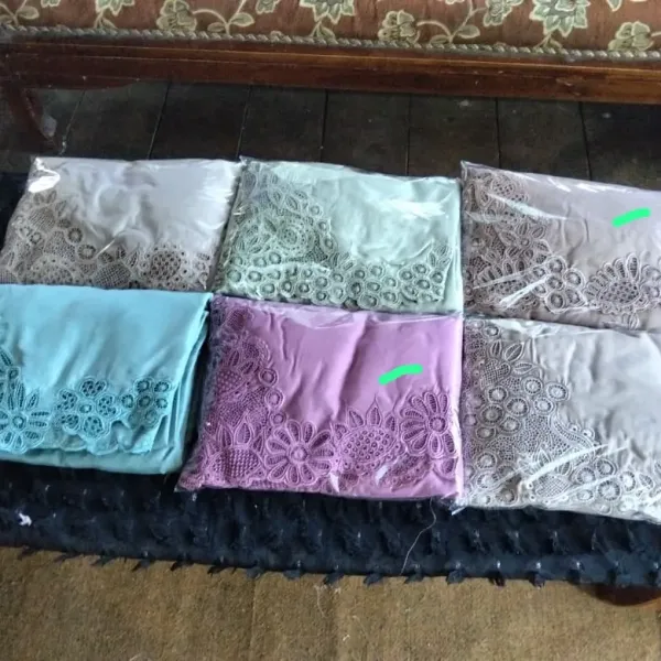 Mukena bordir  bunga kecil Bhan migro